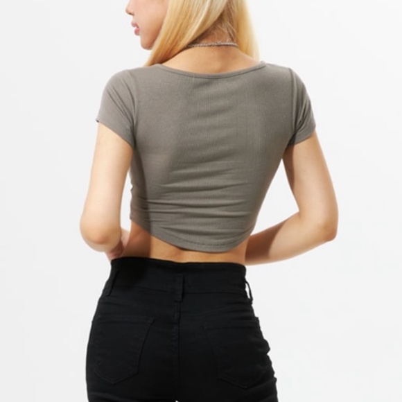 Cropped Halter Neck Chain Top - Picture 2 of 3